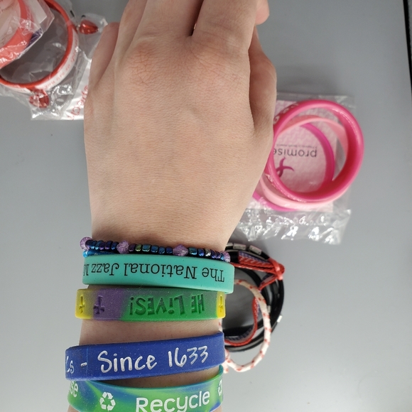 Silicone Bracelet Lot of about 15 - Picture 3 of 14